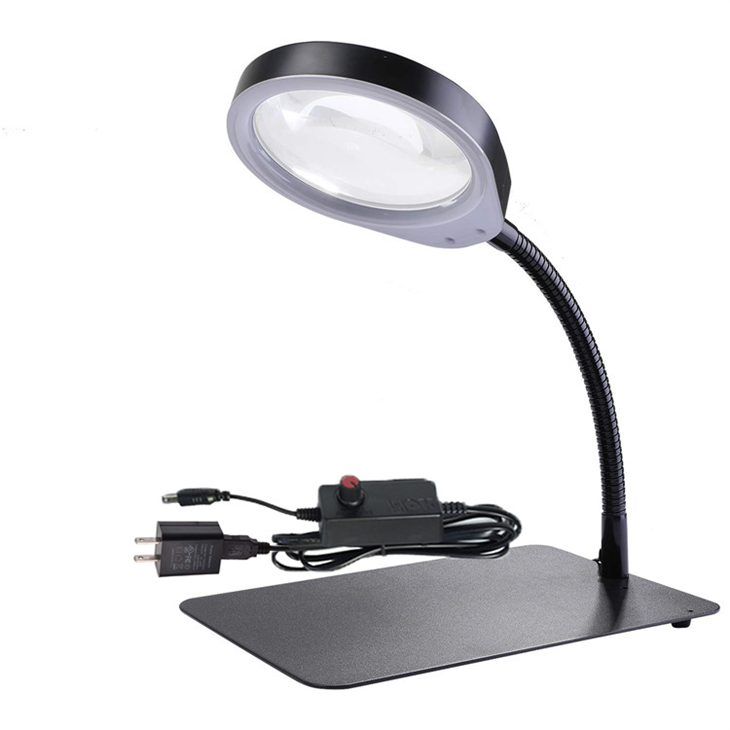 Lampa s lupou
