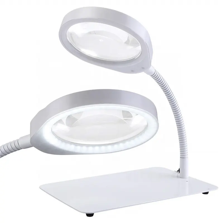 Zvětšovací lampa na čtení